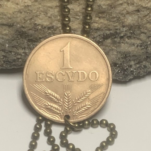 1971 Portugal 1 Escudo Coin Pendant Portuguese Necklace. A1 - Picture 3 of 5